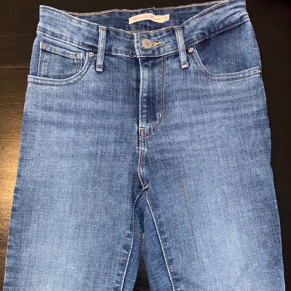 Levi's Jeans - Picture 2 of 2